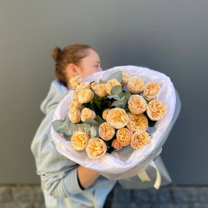 7 пионовидных роз в Таганроге