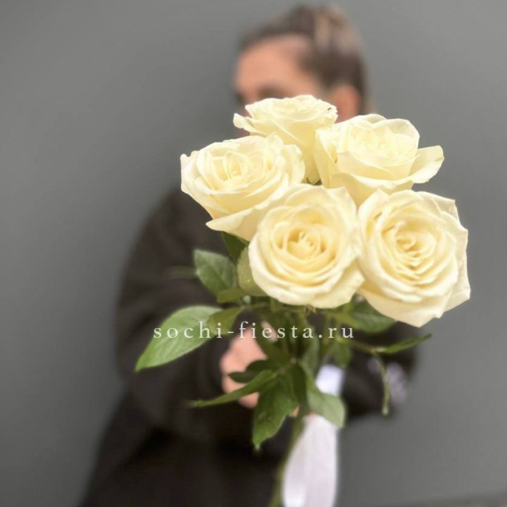 Букет 5 белых роз  в Таганроге