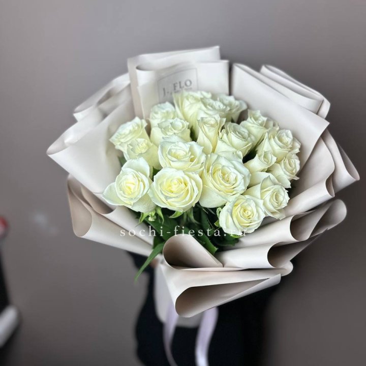 19 белых роз  в Таганроге