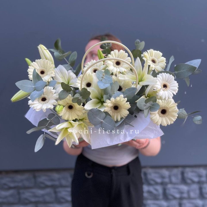 Сумочка лилии и герберы в Таганроге