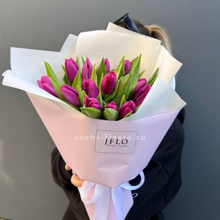 15 пурпурных тюльпанов в Таганроге