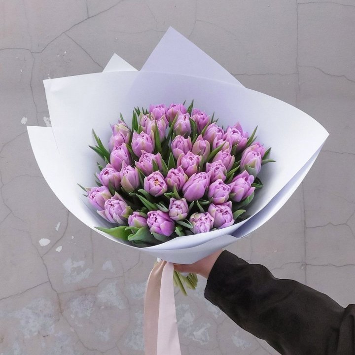 35 сиреневых тюльпанов в Таганроге
