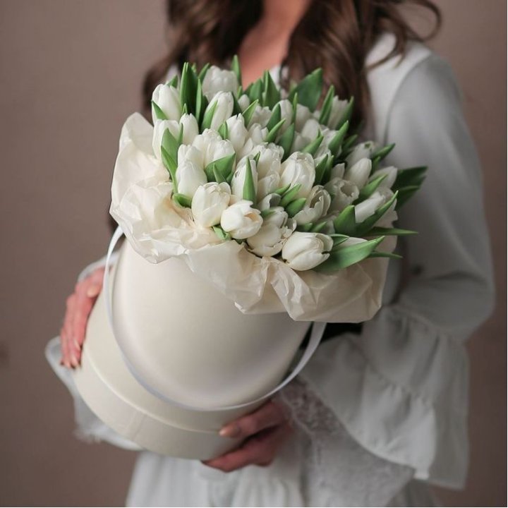 Тюльпаны в цилиндре  в Таганроге