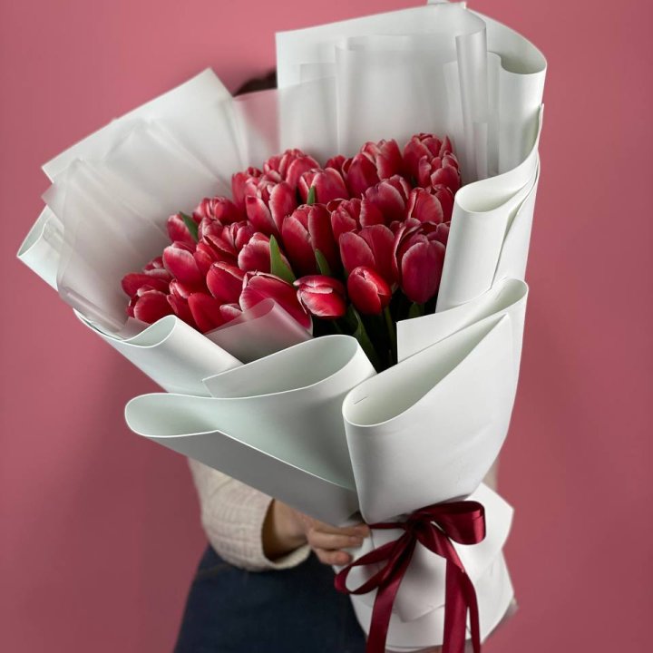 Букет красных тюльпанов в Таганроге